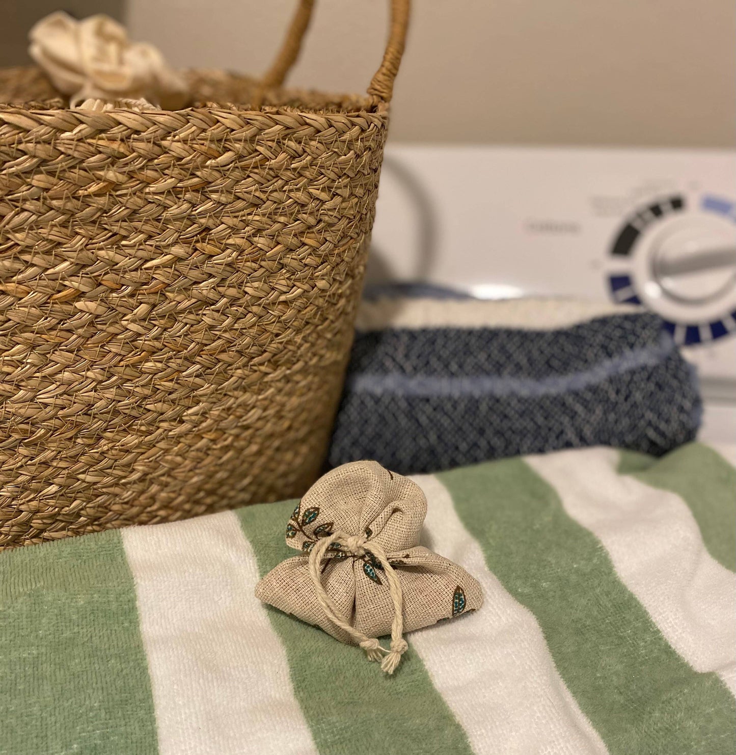 Vegan Laundry Anti Static Sachets with Pure Himalayan Salt: Natural Cream Color