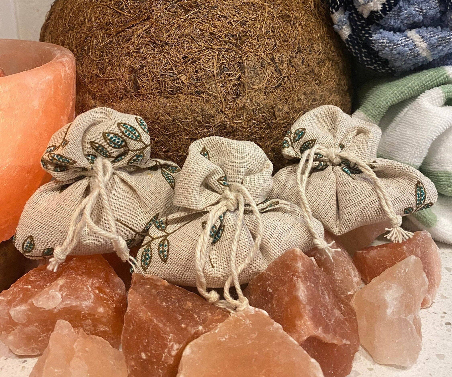 Vegan Laundry Anti Static Sachets with Pure Himalayan Salt : Leaf Pattern